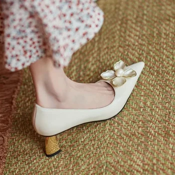 Fransız Yüksek topuklu Kadın Ayakkabı 2022 bahar Sivri Burun İnci Çiçek Stiletto ayakkabılar Yumuşak Deri Moda Kadın Ayakkabı Düğün Ayakkabı