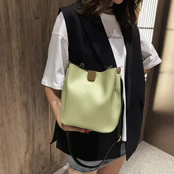2021 Yeni Moda Bayan Kova Çanta Pu Deri çapraz askılı çanta Büyük Kapasiteli basit omuz çantası Kadınlar İçin
