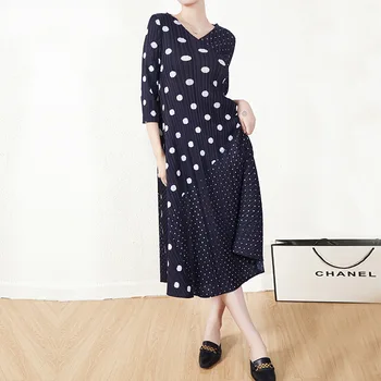 Miyake issey Miyake Tarzı Fransız Tarzı Zayıflama Elbise 2022 Sonbahar Yeni Zarif V Yaka Uzun Kollu Dantel-up Polka Dots Pilili Elbise kadınlar için